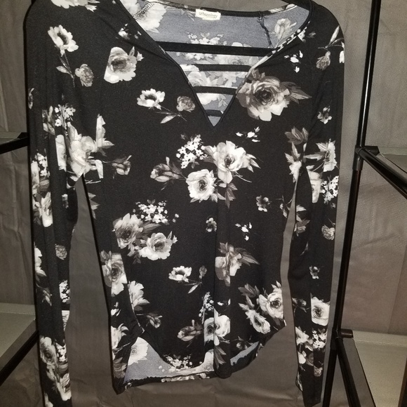 Floral design top - Picture 1 of 3